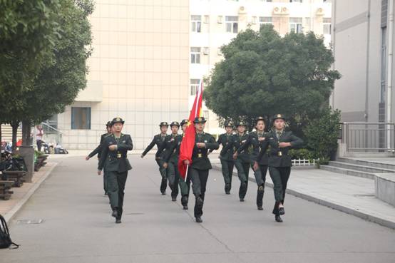 说明: E:\2018-2019上学年\9.3开学升旗仪式稿件及新闻\20190902开学典礼\IMG_8862_副本.jpg